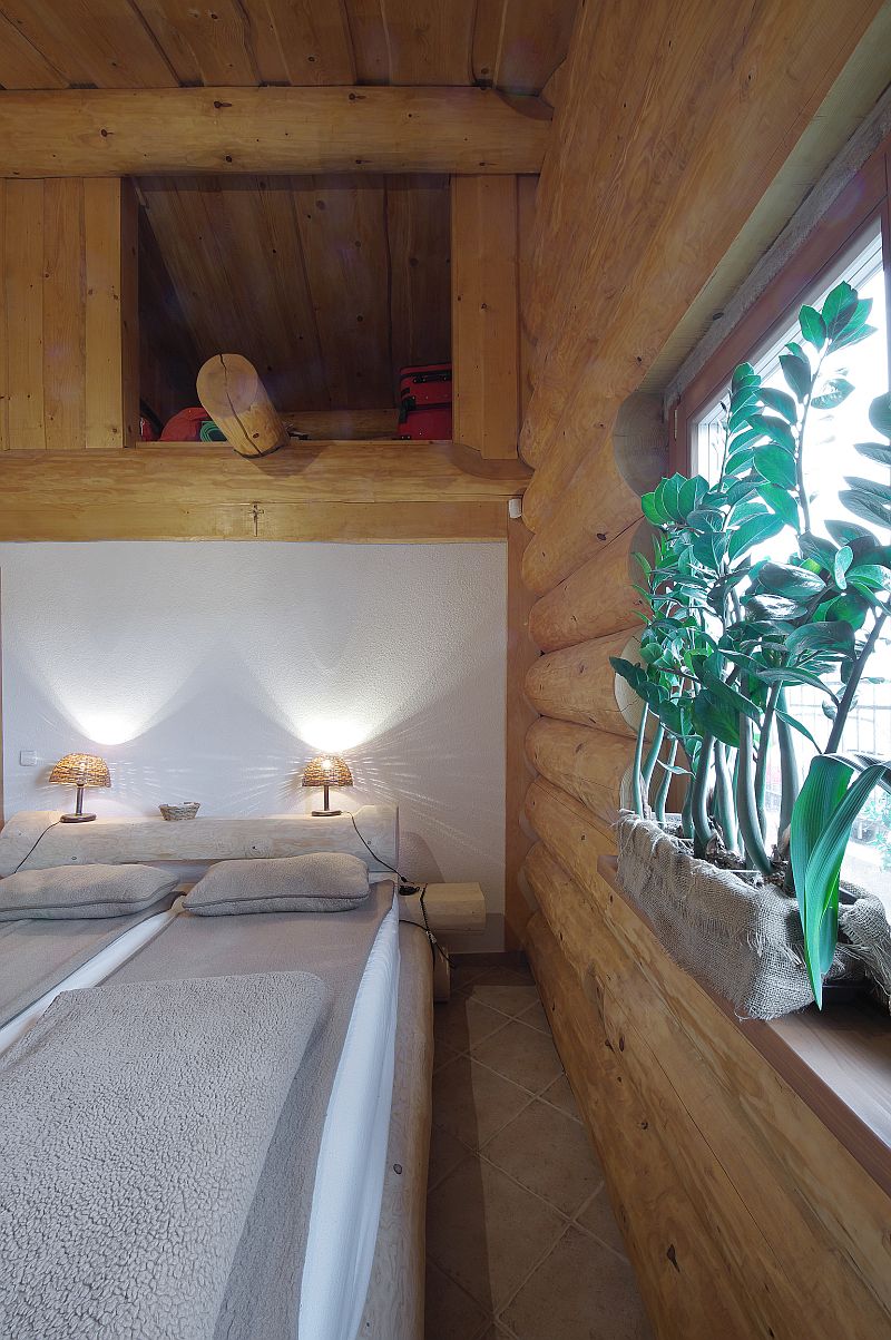 prizemni-srub-z-kulatiny-loznice