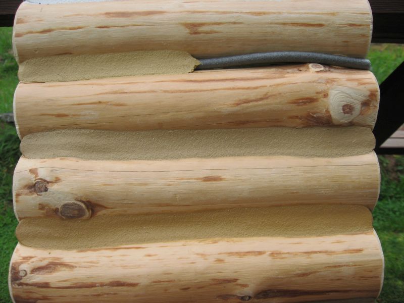 DrevoaStavby.cz | Tmelen&iacute; srubů a roubenek | odst&iacute;ny tmelů