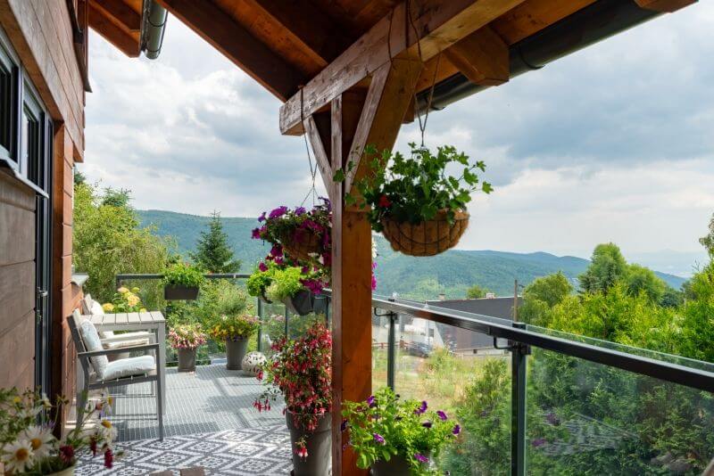 chata-z-masivniho-lepeneho-dreva-3