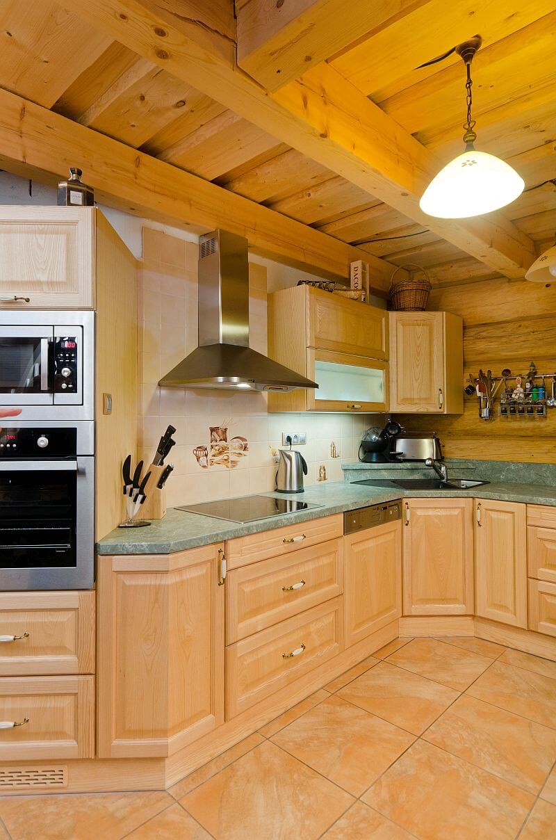 navsteva-srubu-interier-kuchyn