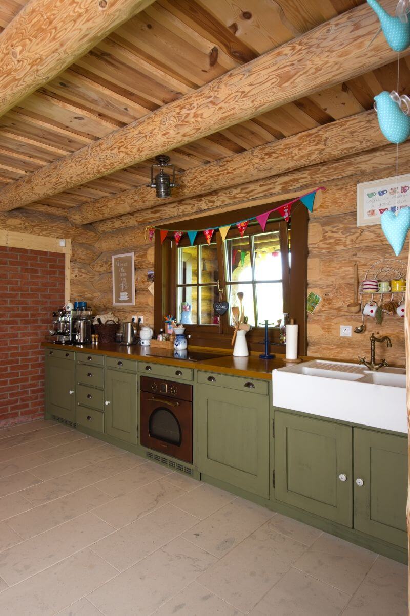 bytelny-srub-interier-kuchyne