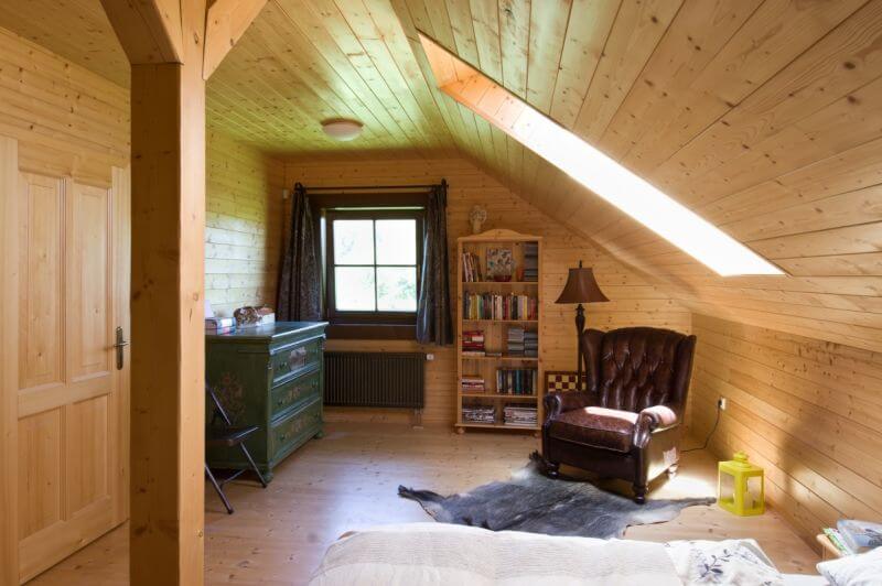 bytelny-srub-interier-loznice