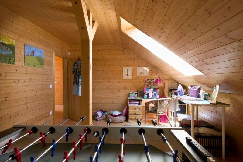 bytelny-srub-interier-pokoj