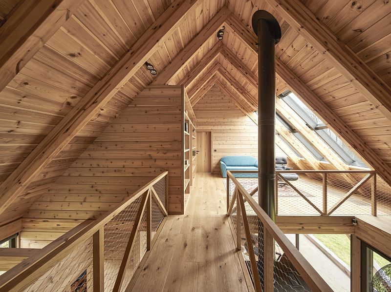 moderni-cedrova-roubenka-galerie-v-podkrovi