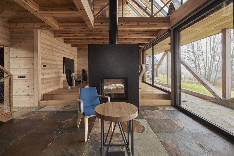 moderni-cedrova-roubenka-soukroma-cast-s-krbem