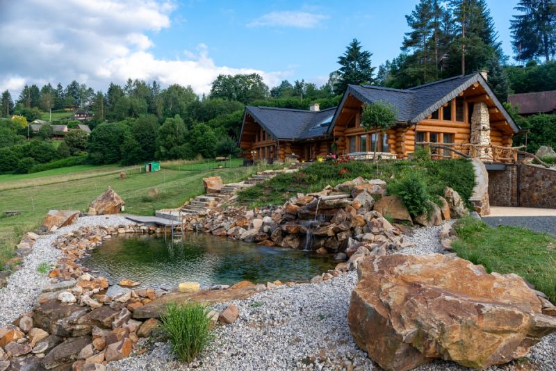 masivni-srub-cela-zahrada