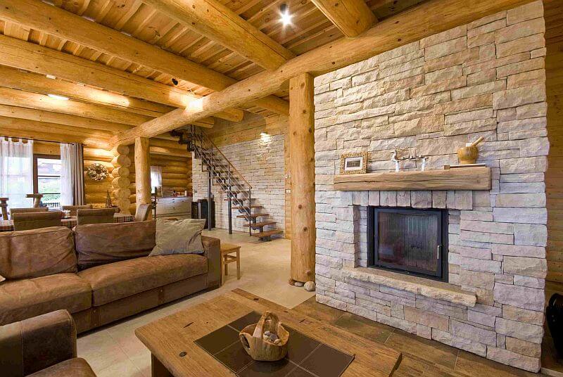 kanadsky-srub-interier-kamna