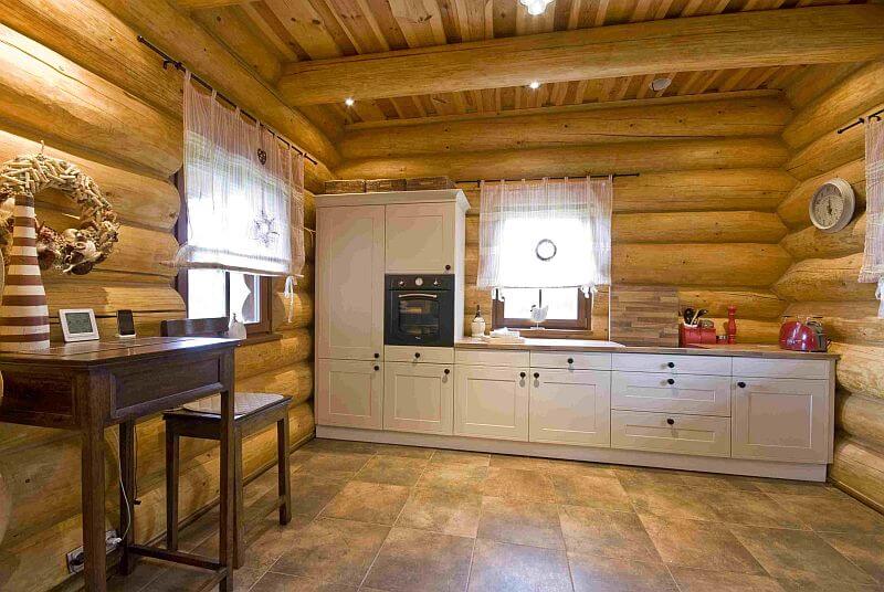 kanadsky-srub-interier-kuchyne