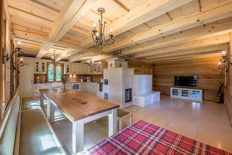 roubenka-z-cedru-obyvaci-pokoj-kamna