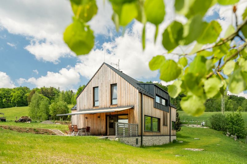 Finalista soutěže Dřevostavba roku 2022 v kategorii Montované dřevostavby - Dřevostavba na horské louce Drevoastavby.cz - Dřevostavba na horské louce