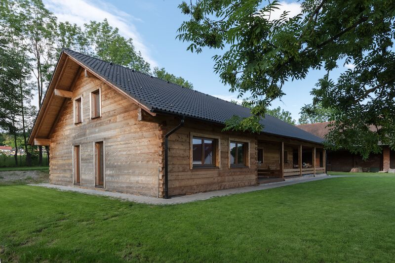DrevoaStavby.cz Masivní cedrová roubenka CEDAR HOME s.r.o DrevoaStavby.cz Masivní cedrová roubenka CEDAR HOME s.r.o