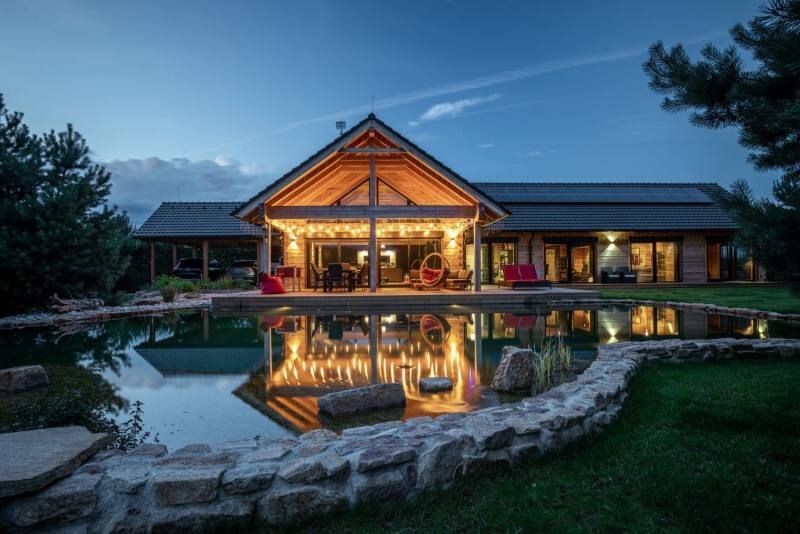 DrevoaStavby.cz Masivní roubenka z cedru Cedar Home s.r.o. DrevoaStavby.cz Masivní roubenka z cedru Cedar Home s.r.o.