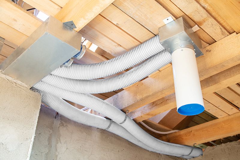 napojeni-rozvodu-rekuperace-v-drevostavbe