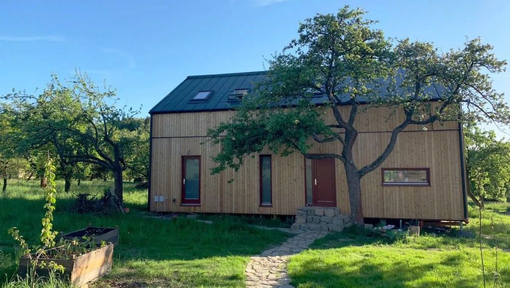 Modulov&aacute; dřevostavba - RD dvojmodul atyp se sedlovou střechou