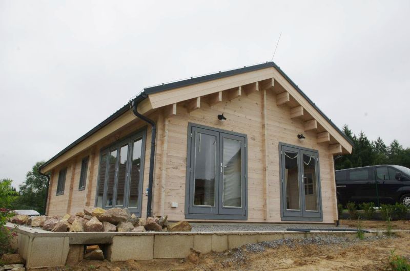 DrevoaStavby.cz | Montovaná dřevěná chata Anica Pineca.cz DrevoaStavby.cz | Montovaná dřevěná chata Anica Pineca.cz