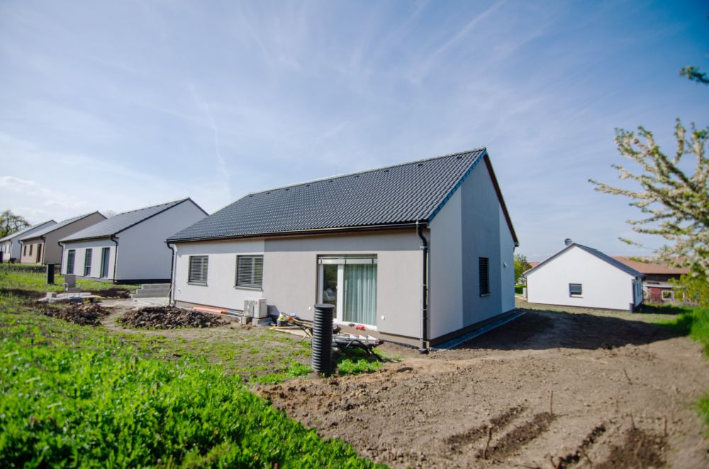 Výstavba developersk&eacute;ho projektu dřevostaveb | DOMY Lešany, Smart stavby