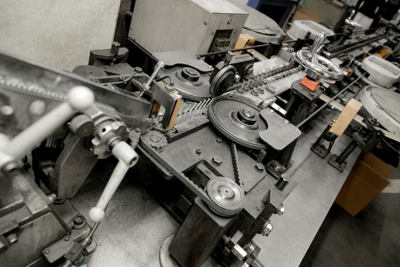 DrevoaStavby.cz Hašpl-hřebíky a spojovací materiál DrevoaStavby.cz Hašpl-hřebíky a spojovací materiál stroj an výrobu hřebíků