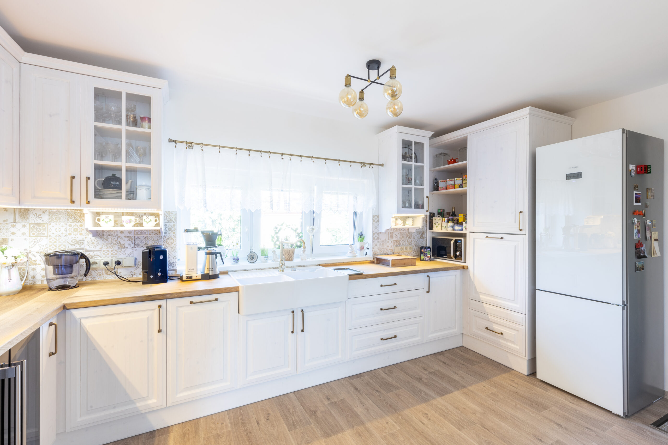 DrevoaStavby.cz Masivní kuchyně na míru UNIS-N DrevoaStavby.cz Masivní kuchyně na míru UNIS-N v bílém provedení 1