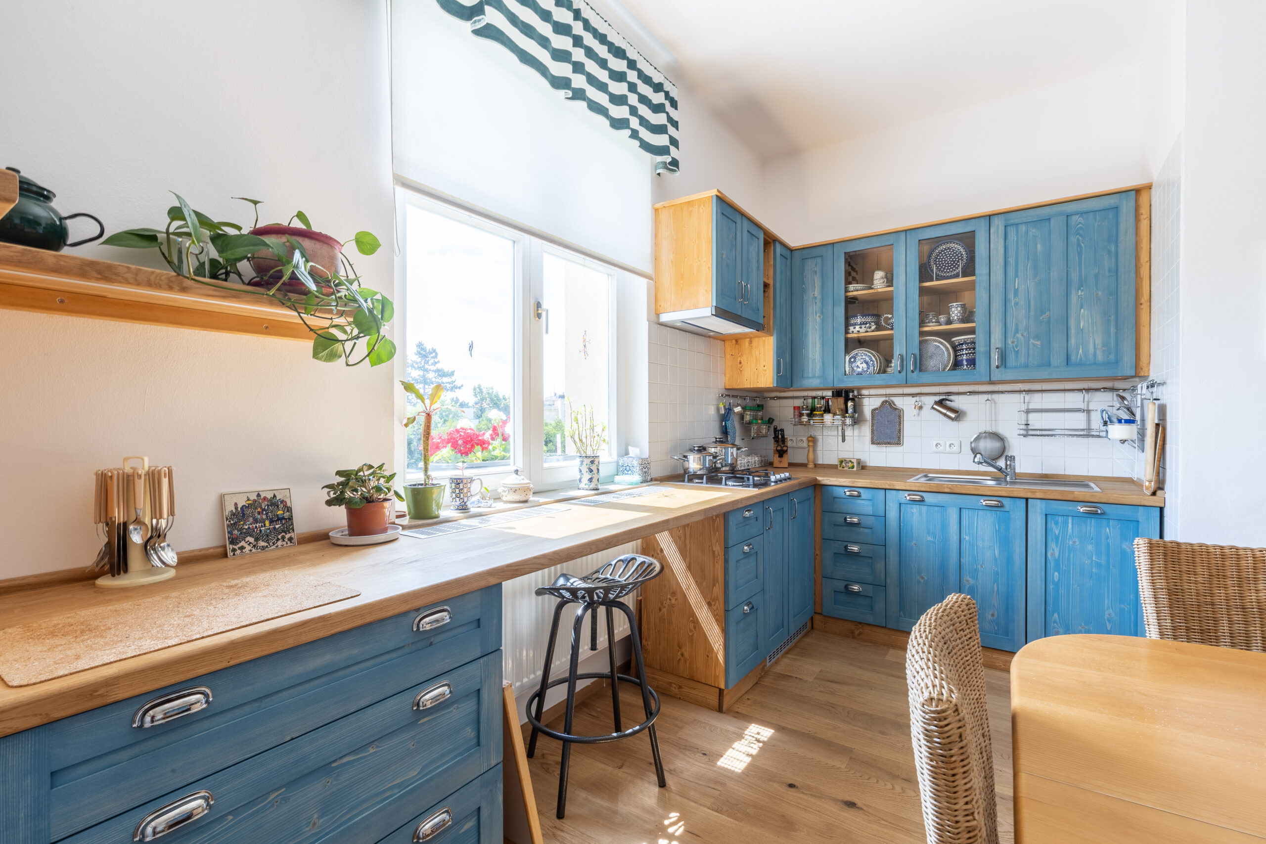 DrevoaStavby.cz Masivní kuchyně na míru UNIS-N DrevoaStavby.cz Masivní kuchyně na míru UNIS-N modrá ze smrkového dřeva_1