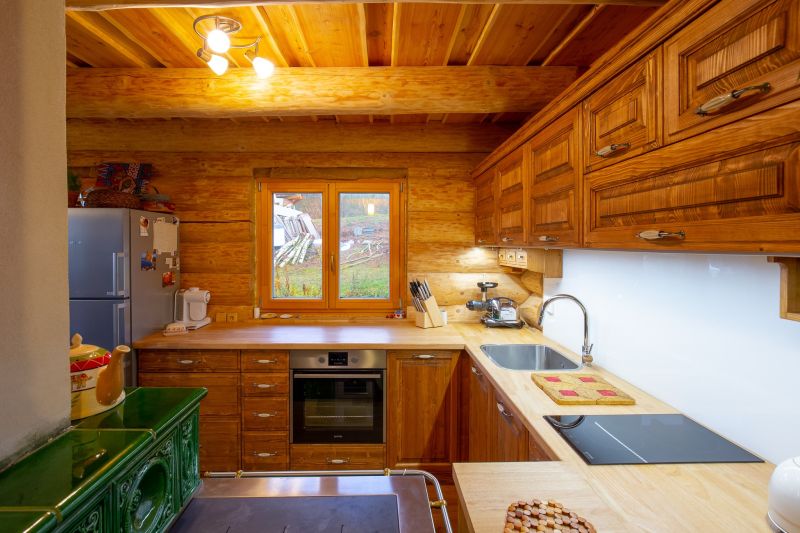 DrevoaStavby.cz Dřevěný nábytek z masivu UNIS-N DrevoaStavby.cz Dřevěný nábytek z masivu UNIS-N