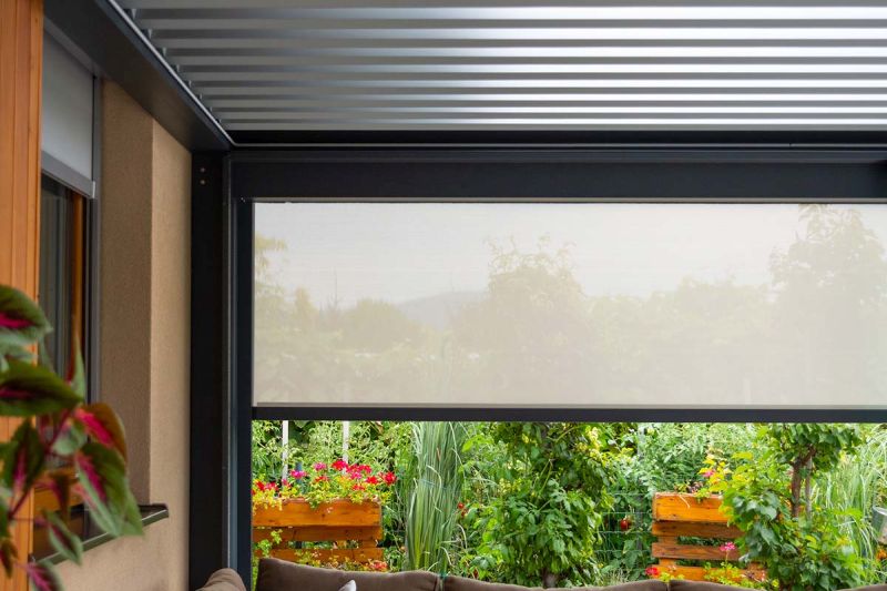 Díky screenovým roletám Unirol si zachováte pohled ven, i když budou spuštěné