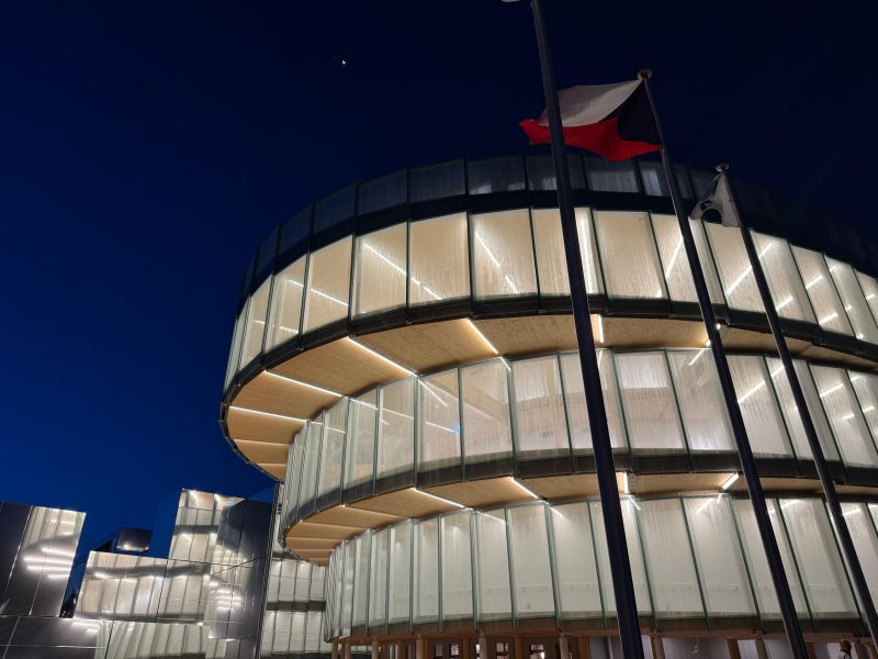 cesky-narodni-pavilon v-noci