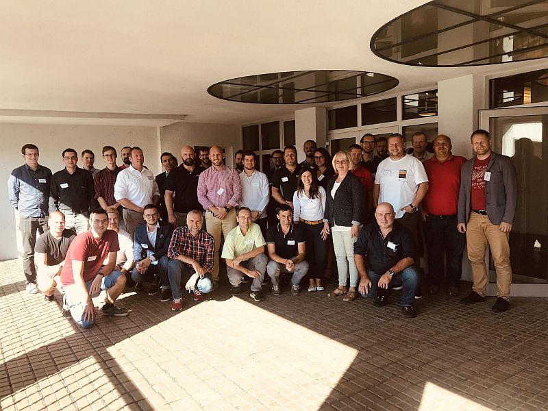 akce-ADMD-kulaty-stul-techniku