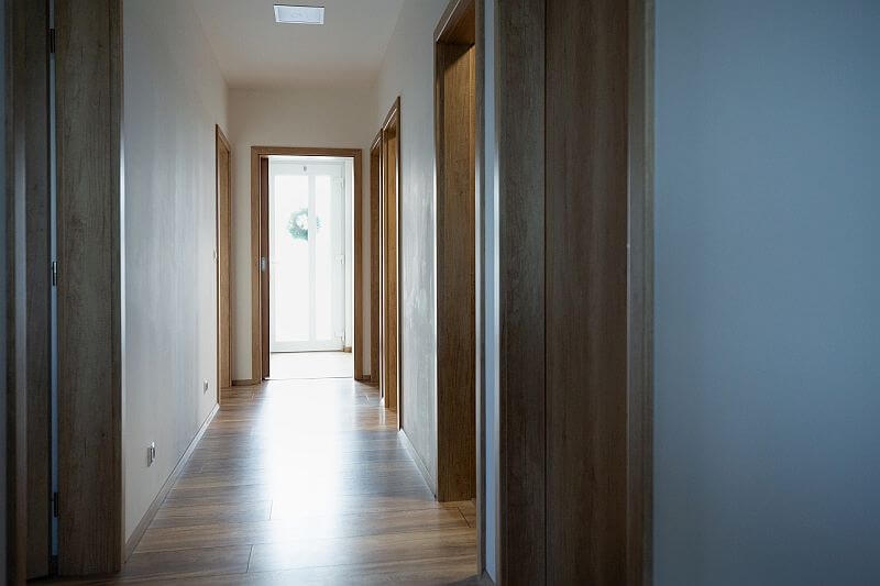 Dřevo-House-bungalov-145-chodba