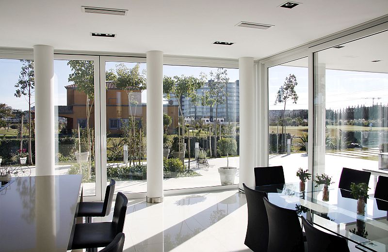 velkoformatove-dvere-REHAU-kancelar