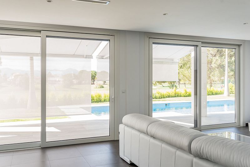 velkoformatove-dvere-REHAU-vila