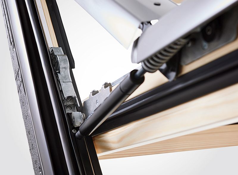 vysuvne-kyvne-stresnni-okno-ROTO-detail