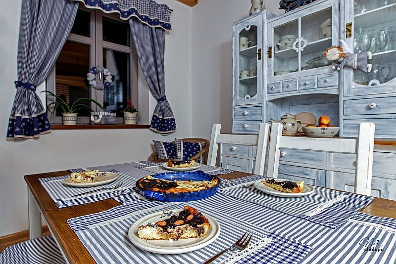 008 na_chalupu_modry_kanafas_prostirani_behoun_032