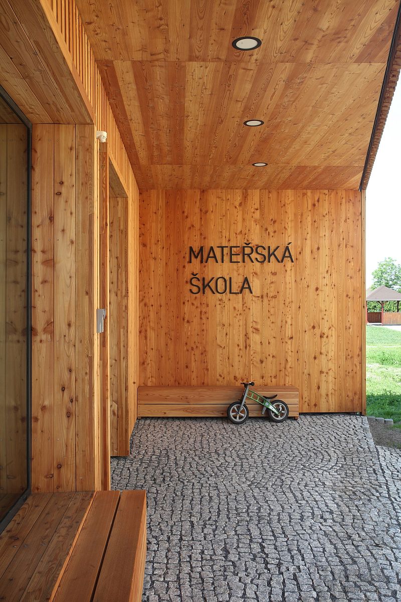 MŠ-Všetaty-napis-u-vchodu