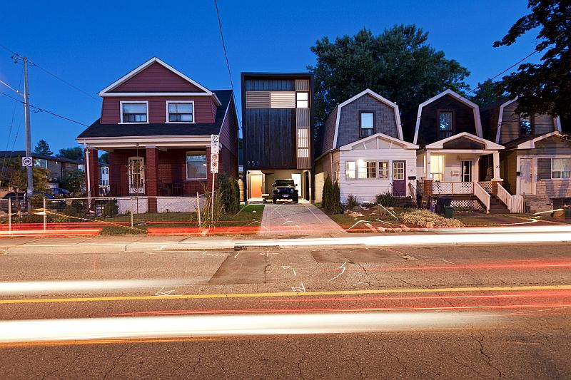 atelier-rzlbd-toronto-minimalisticky-dum-sachta-drevostavba-exterier-2