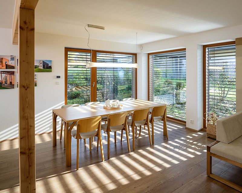 vzorove-pasivni-domy-atrea-koberovy-interier-jidelni-kout