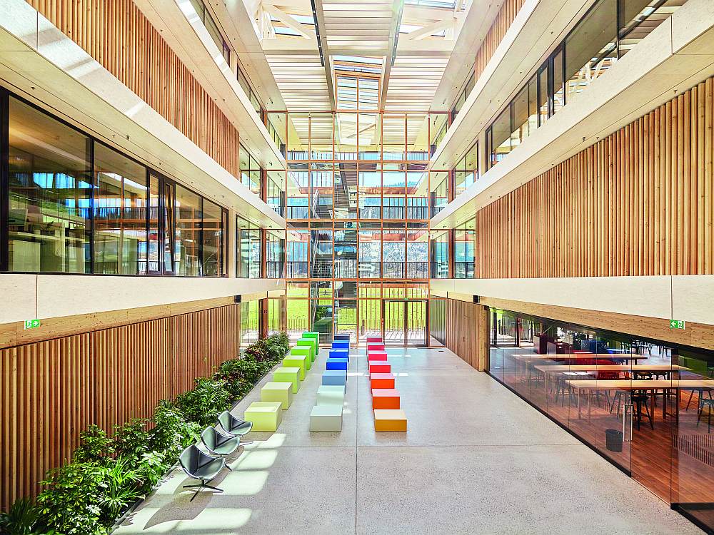 drevostavba-jako-administrativni-budova-egger-rakousko-atrium