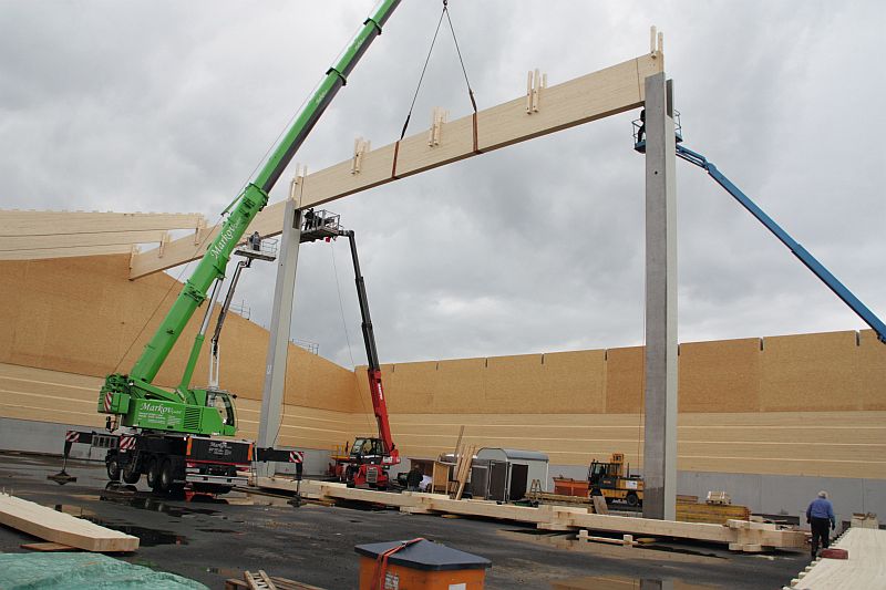 drevostavba-prumyslovy-sklad-soli-ostrach-nemecko-stavba-instalace-osb-4-top-desek