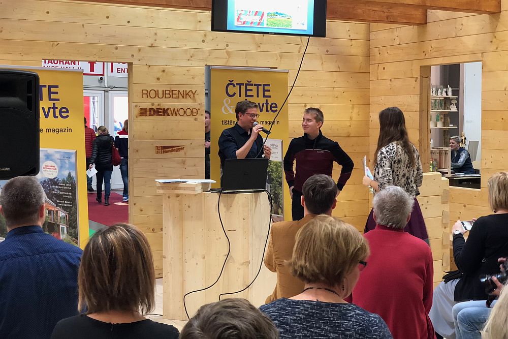 Elegantní závěsnou houpačku Barcelona v hodnotě 10 990 Kč pro komfortní relax na zahradě či terase, vhodná i do interiéru od společnosti Dimenza získal Jakub V., Kolín for-wood-vyhlaseni-ankety-drevostavba-roku-2018-premiova-vyhra-pro-hlasujici-6