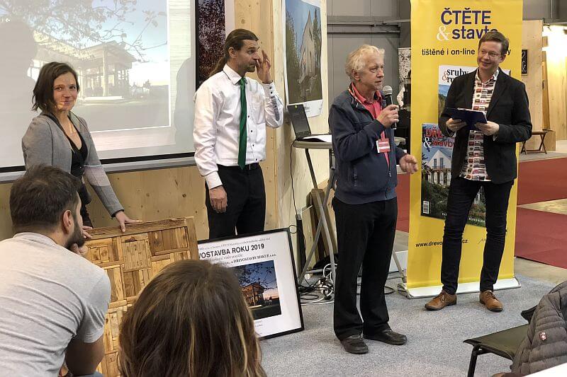 for-wood-2019-vyhlaseni-ankety-drevostavba-roku-2019-absolutni-vitez-ankety-archcon-drevostavby-biskup-plastika-knihovna-martin-patricny