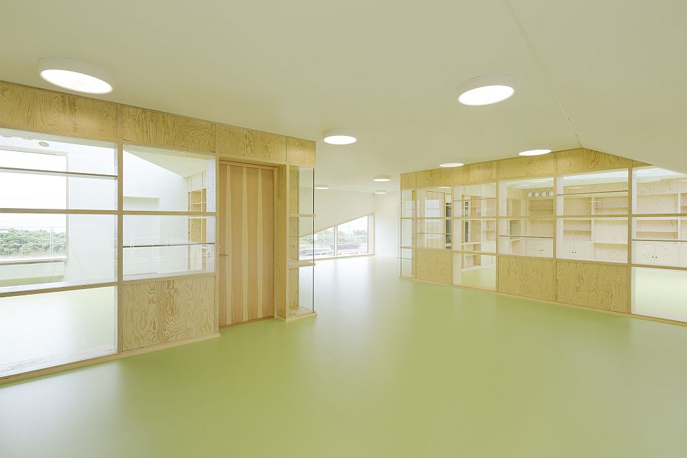 drevostavba-detsky-denni-stacionar-raa-svedsko-interier-chodba