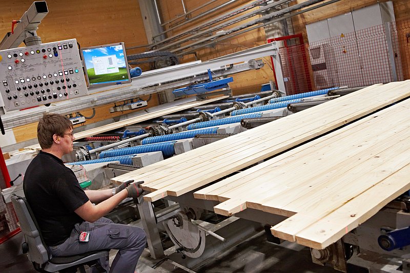 vyrobni-zavod-stora-enso-ybbs-proces-vyroby-clt-panelu-2-trideni