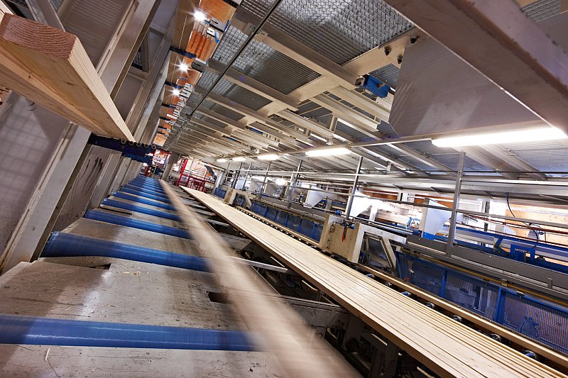 vyrobni-zavod-stora-enso-ybbs-proces-vyroby-clt-panelu-3-vyroba-nekonecneho-vlysu