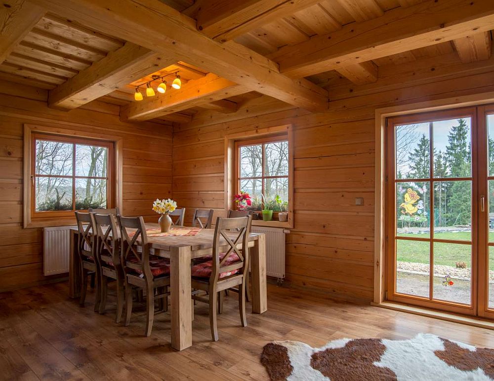 jidelna-v-masivni-drevostavbe-ekopanely-pecin-1