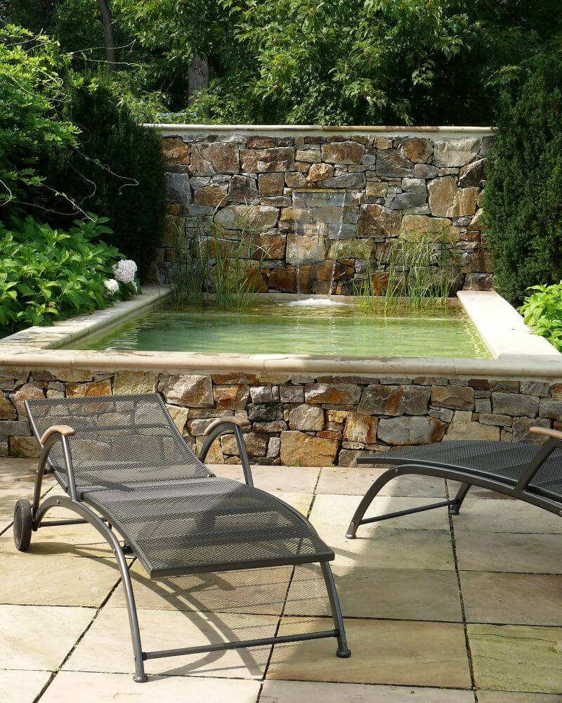 obytna-zahrada-fontana-zahradni-lehatka