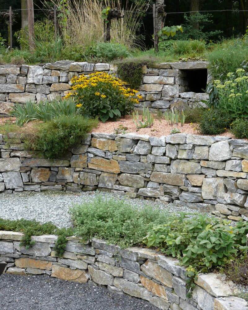 obytna-zahrada-skalky-a-kamenne-terasy