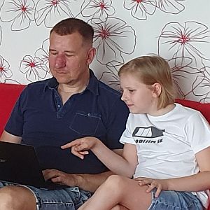 moderni-drevostavba-bungalov-prinex-group-interier-obyvaci-pokoj-majitel