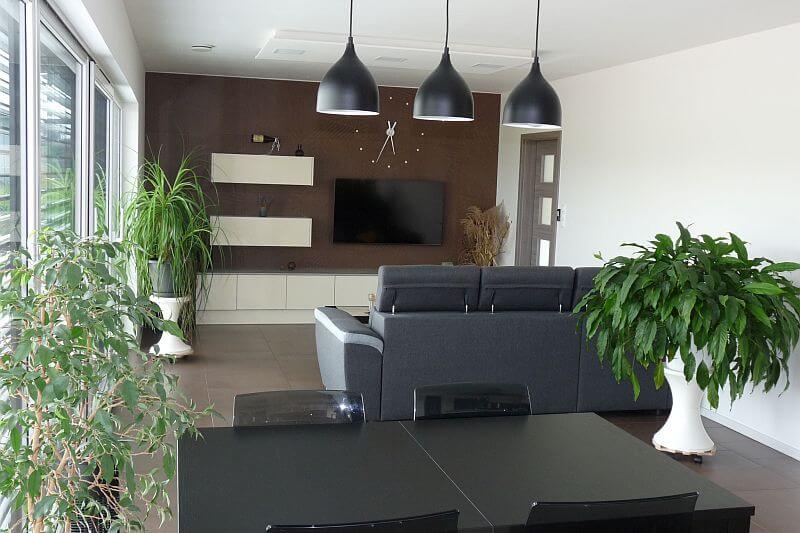 moderni-prizemni-drevostavba-lucern-interier-obyvaci-pokoj