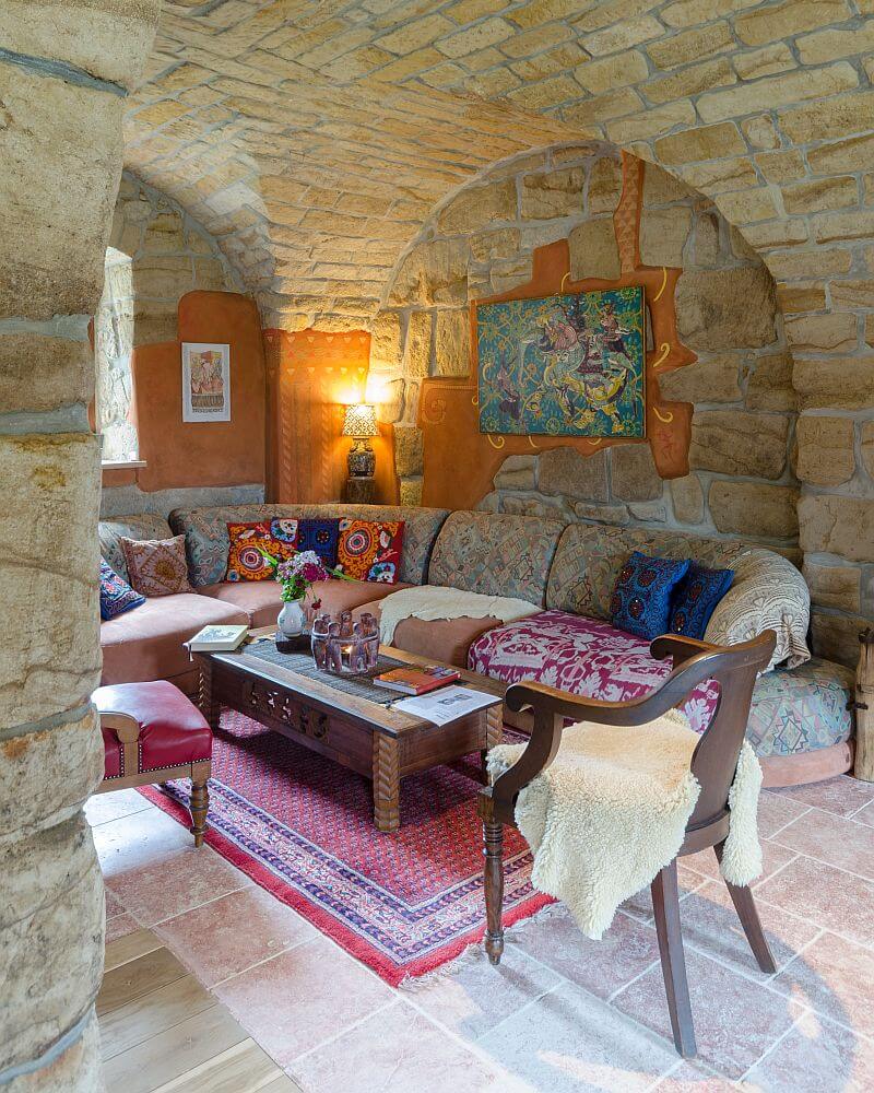 masivni-drevostavba-poloroubenka-cetenov-rekonstrukce-interier-exoticky-nabytek