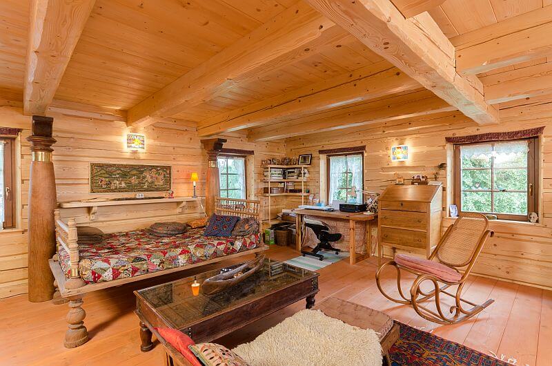 masivni-drevostavba-poloroubenka-cetenov-rekonstrukce-interier-pokoj-pracovna-dreveny-nabytek