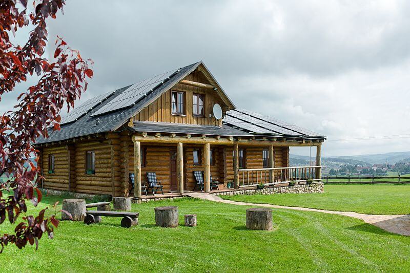 Jak se žije ve srubu: <small>Ranč manželům úplně změnil život a dodal klid v uspěchaném světě</small>